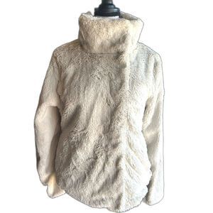Patagonia faux fur coat lunar frost jacket  cream zip up front pockets  size med